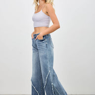 Mid-Rise Jeans with Frayed Seam