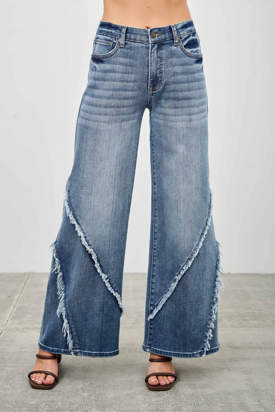 Mid-Rise Jeans with Frayed Seam
