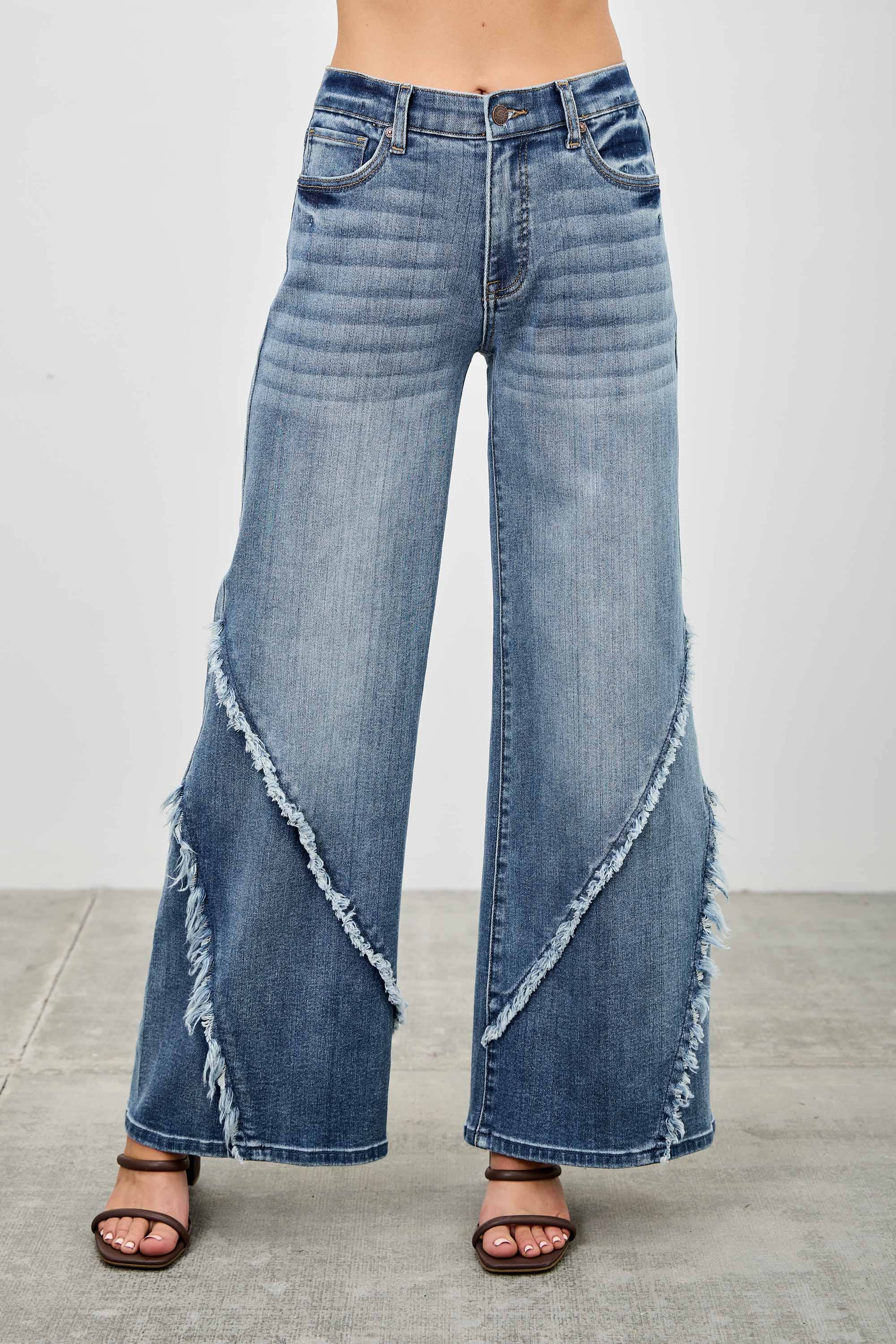Mid-Rise Jeans with Frayed Seam
