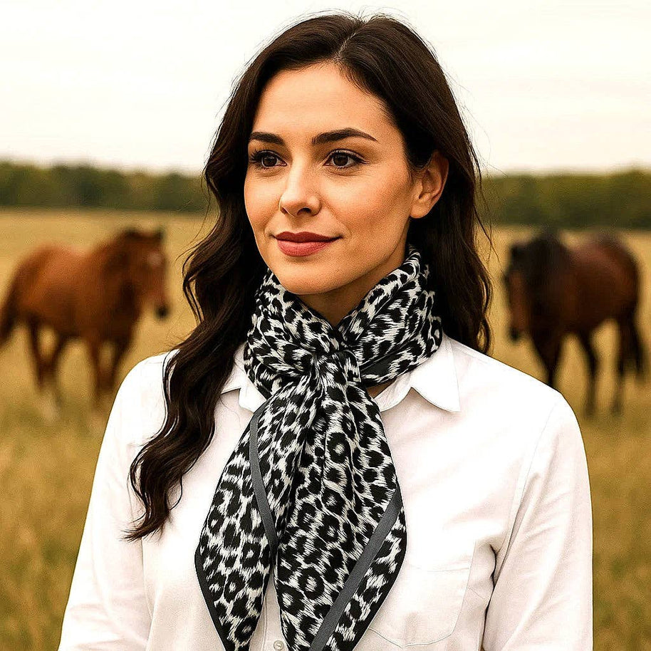 35X35"   Snow Leopard Wild Rag WR167