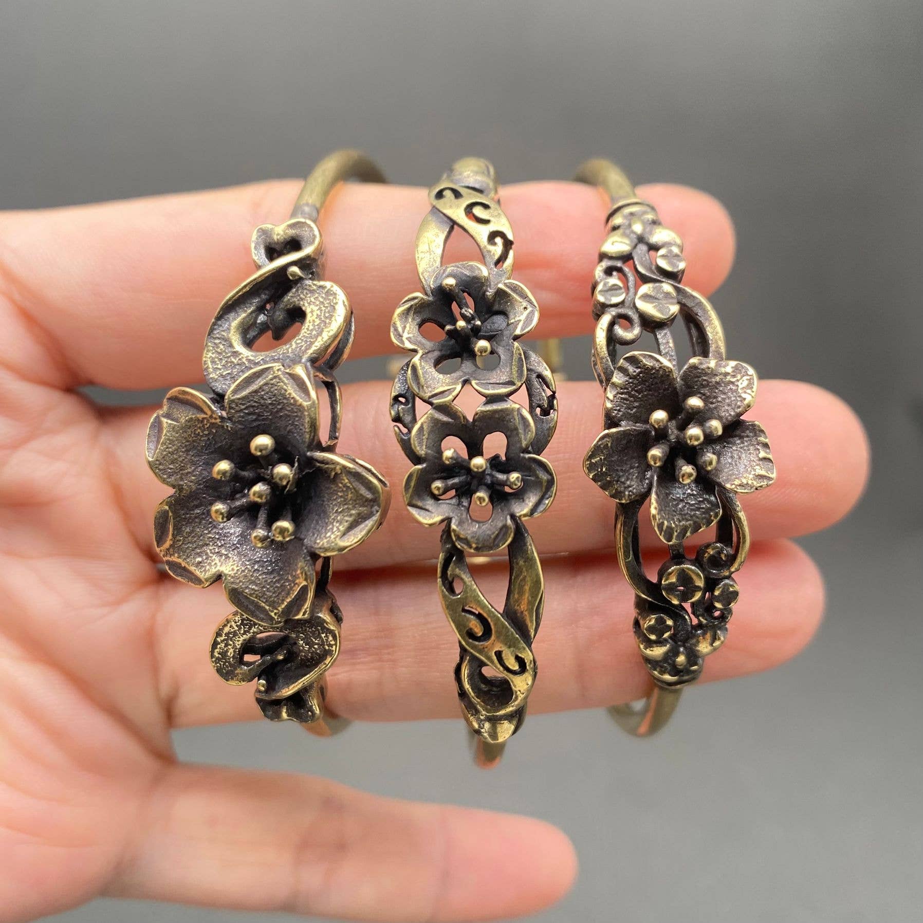 Retro Process Brass Flower Adjustable Cuff