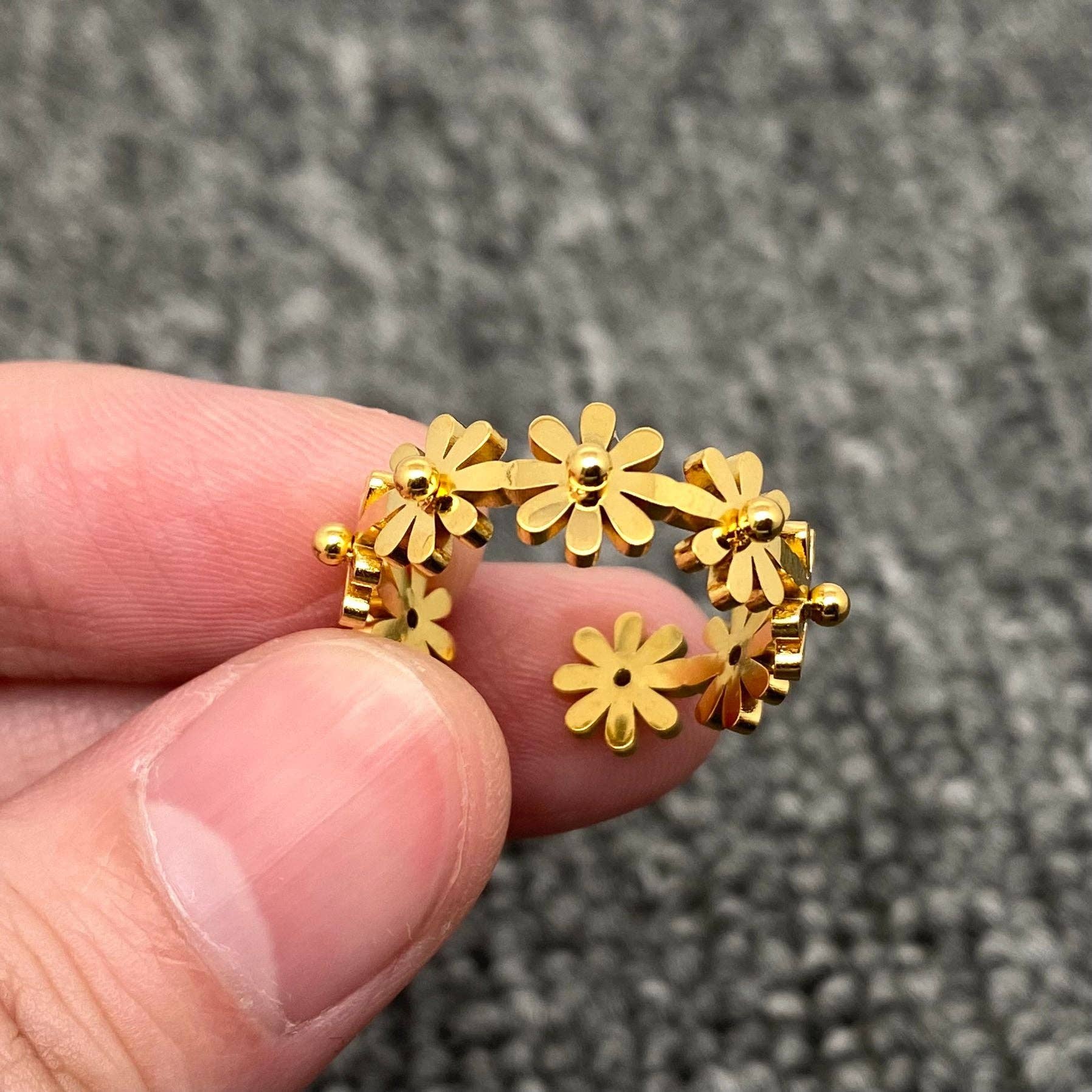 FGS - 18K Gold Plated SS Daisy Flower Adjustable Ring
