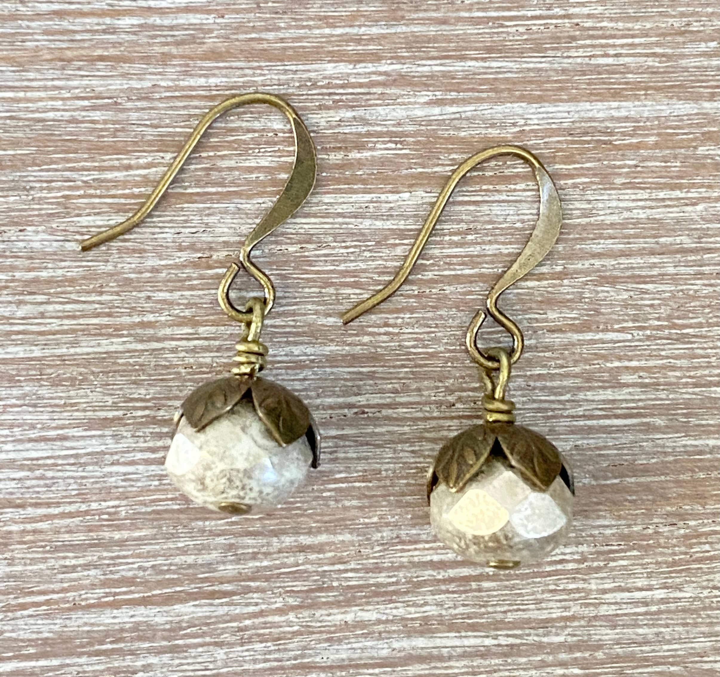 Earthen Beauty Simple Drop Earrings in Cream/Ivory