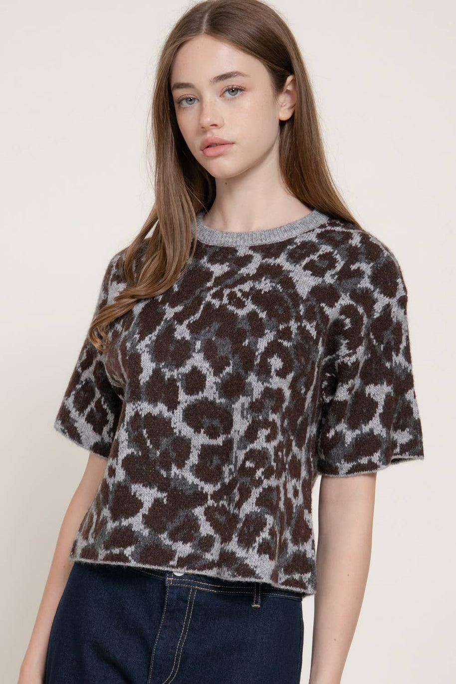 Short Sleeve Round Neck Leopard Jacquard Sweater Top