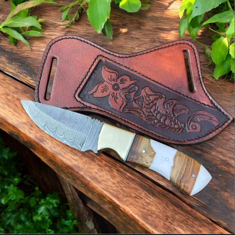 Custom Handmade Damascus Steel Skinning Knife 7.75" – Year-Round Hunting Knife with Leather Sheath