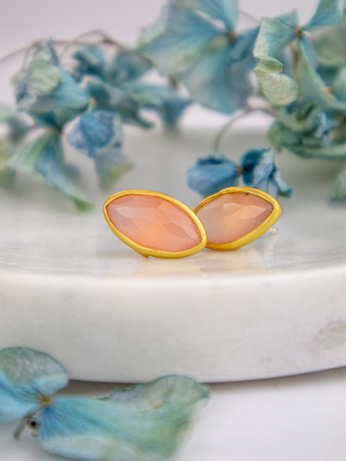 Mila Leaf Earrings - Gold