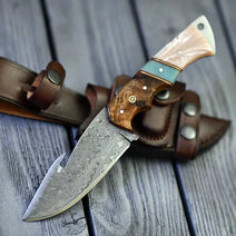 Premium Damascus Guthook Skinning Knife – Rosewood & Bone Handle – 10” Hunting Essential