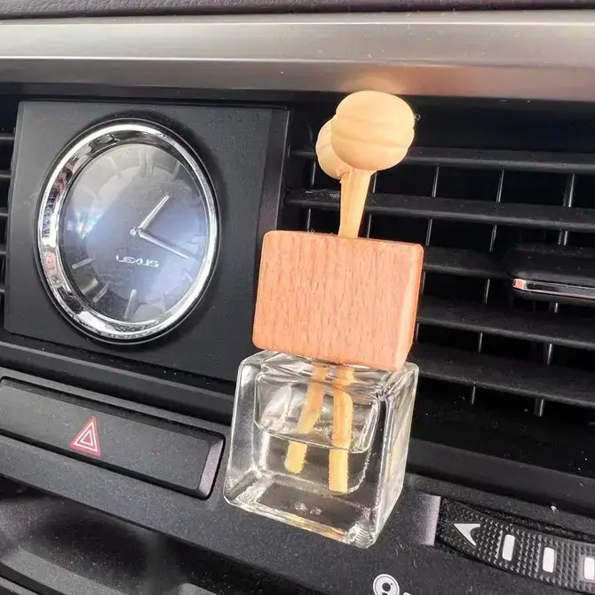 Tobacco + Bay Leaf Hanging Car Freshener