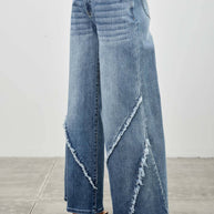 Mid-Rise Jeans with Frayed Seam