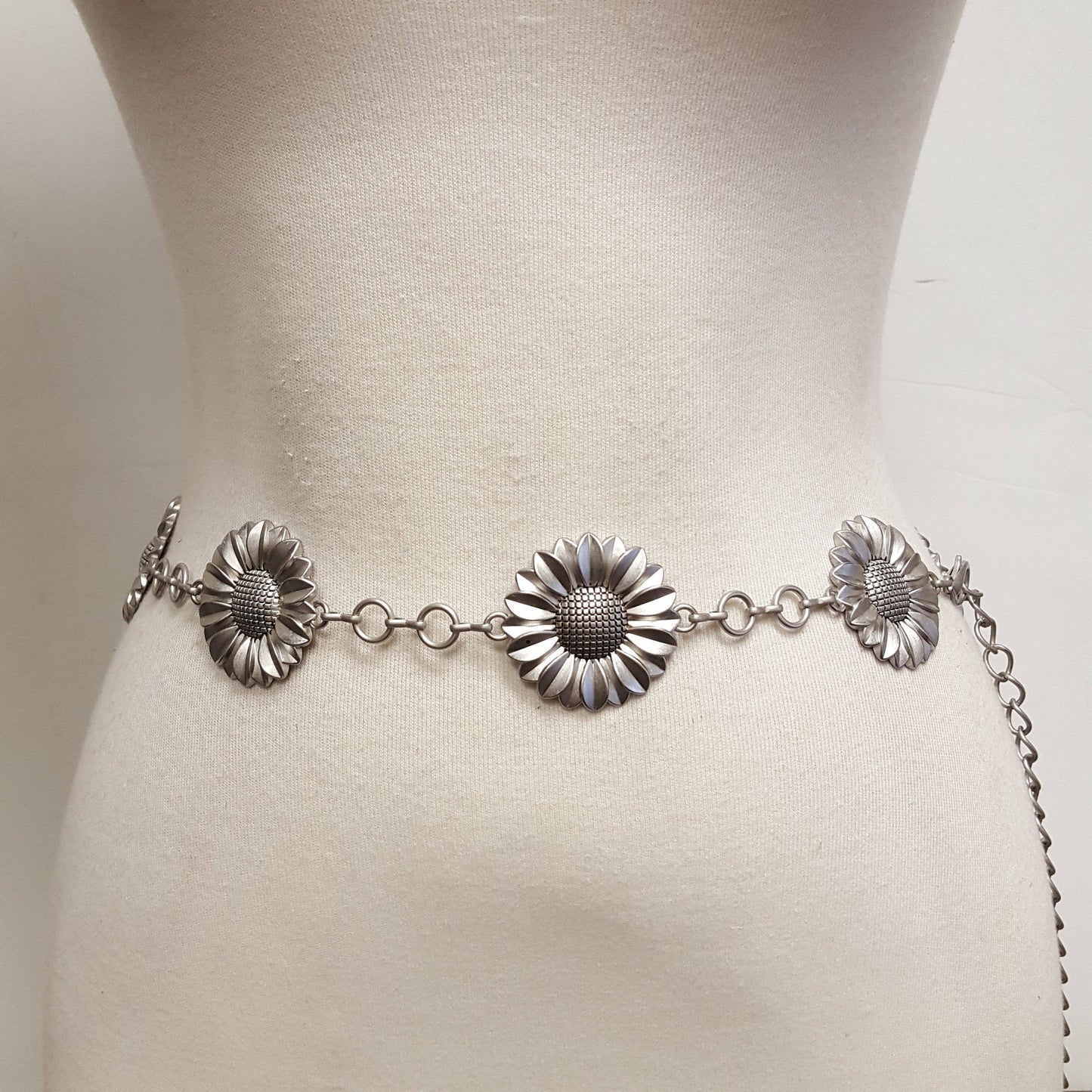 Sunflower Metal Chain Belt .