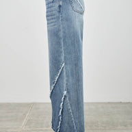 Mid-Rise Jeans with Frayed Seam