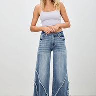 Mid-Rise Jeans with Frayed Seam
